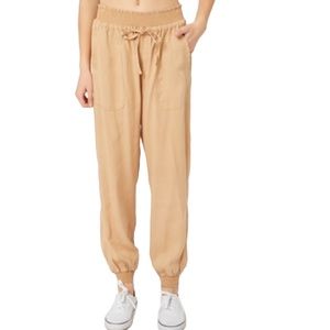 91. Women’s Camel Chambray 100% Tencel Jogger Pant NWT